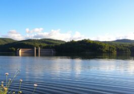 Urfttalsperre in der Eifel: ruhiger als bekannte Seen und ideal zum Abschalten